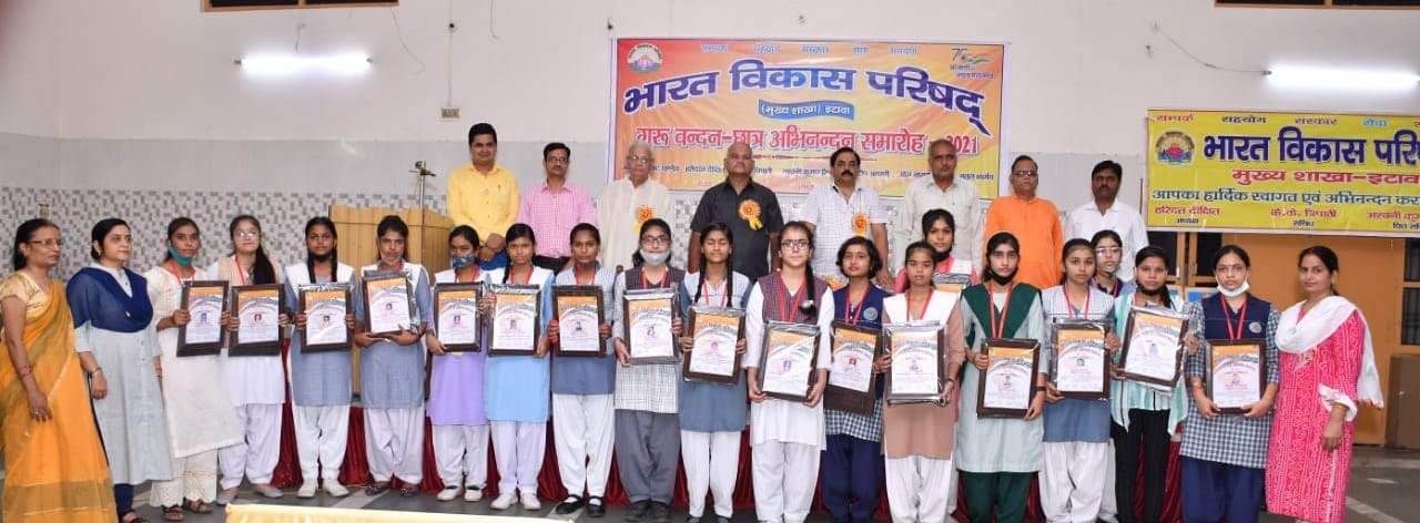 फोटो संख्या 02- सम्मानित होने वाली छात्राएं फोटो संख्या 02- सम्मानित होने वाली छात्राएं