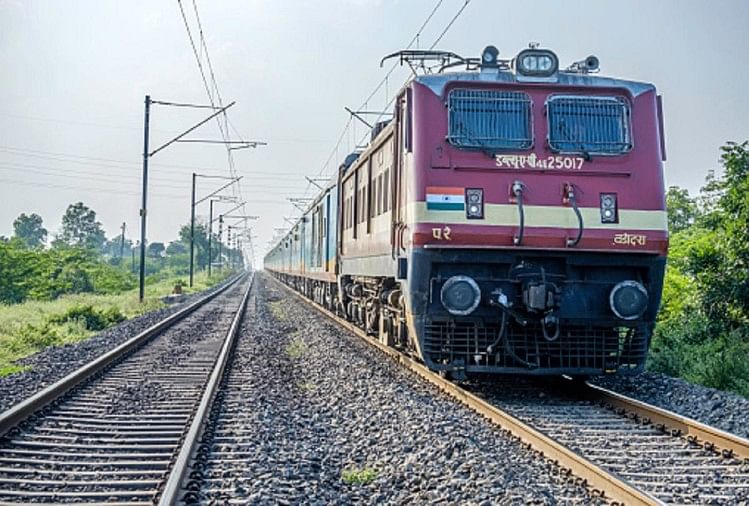 Railway Recruitment 2021: भारतीय रेलवे में हो रही सीधी भर्ती, आवेदन करने का आखिरी मौका