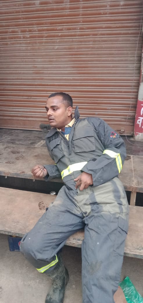आग बुझाने व विस्फोट होने पर झुलसे दमकल कर्मी