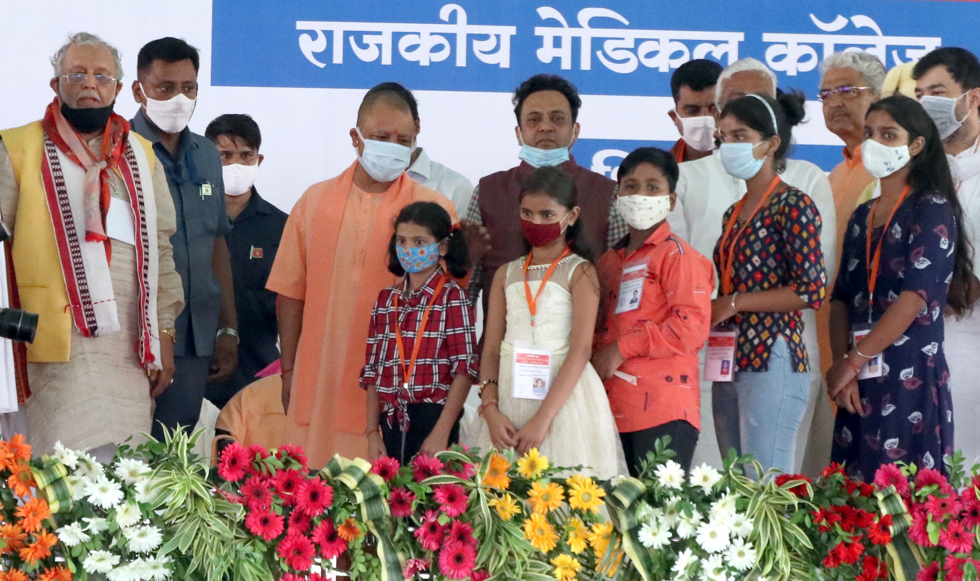 बिजनौर के ग्राम स्वाहेड़ी में मेडिकल कॉलेज के शिलान्यास कार्यक्रम में कोरोना में अभिवावक खो चुक