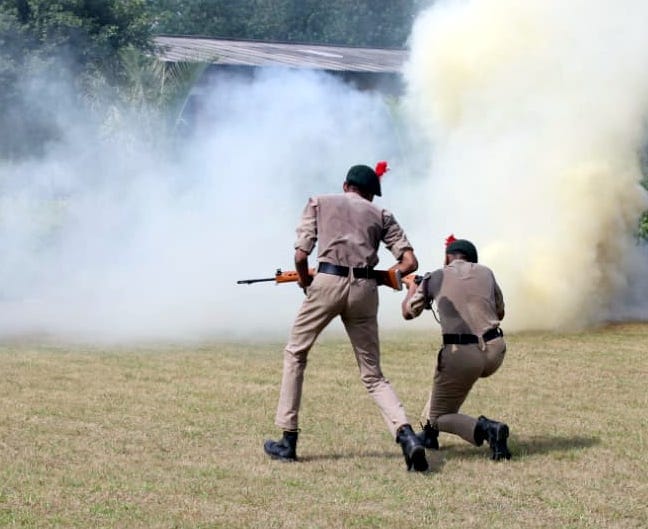 झिंझाना सिल्वर बेल्स पब्लिक स्कूल में प्रशिक्षण लेते एनसीसी के छात्र झिंझाना सिल्वर बेल्स पब्लिक स्कूल में प्रशिक्षण लेते एनसीसी के छात्र