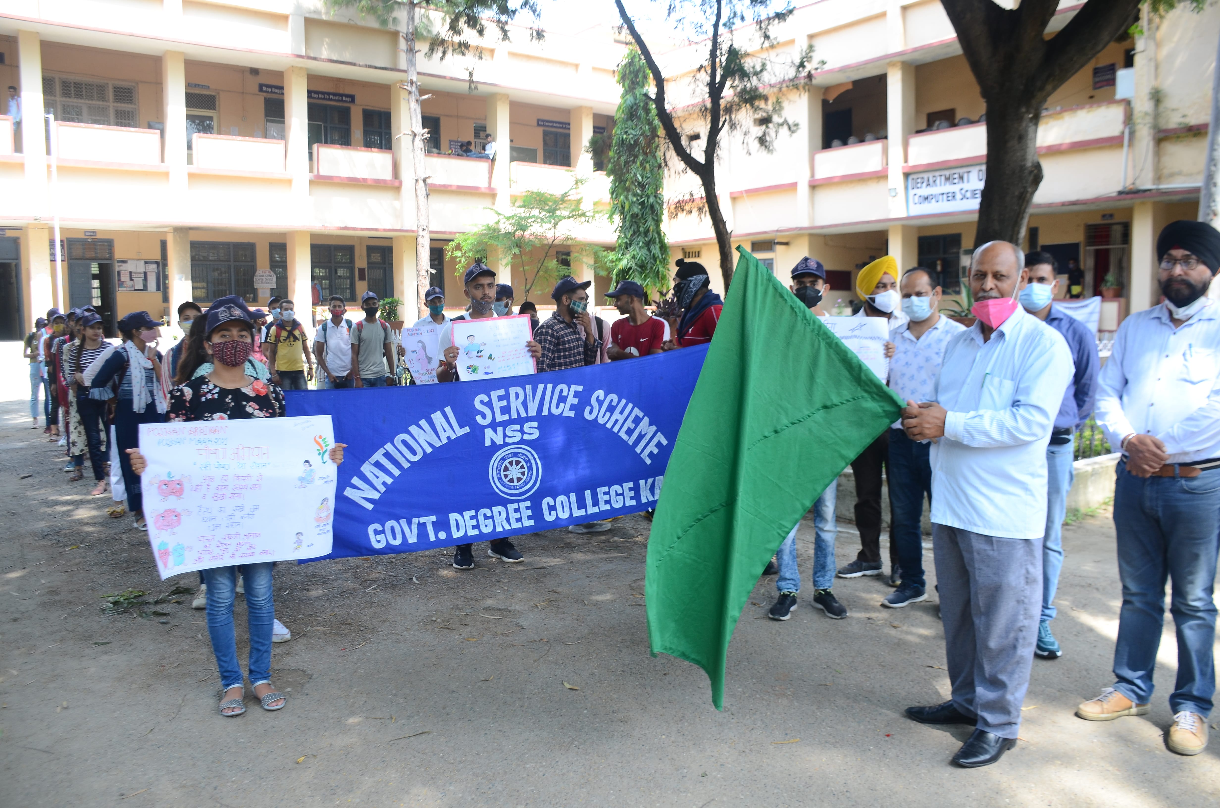 पोषण अभियान के तहत निकाली जाने वाली जागरूकता रैली को रवाना करते प्रधानाचार्य प्रो. आसा राम शर्मा, पोषण अभियान के तहत निकाली जाने वाली जागरूकता रैली को रवाना करते प्रधानाचार्य प्रो. आसा राम शर्मा,