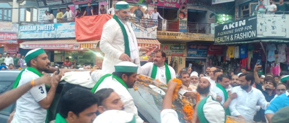 बुधवार को मुजफ्फरनगर के पुरकाजी में लोगों का आभार प्रकट करते भाकियू के राष्ट्रीय प्रवक्ता राकेश