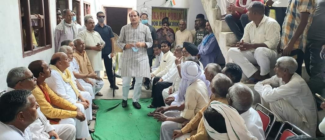गढीपुख्ता क्षेत्र के गांव गढी हसनपुर में सडक के लोकार्पण कार्यक्रम में  बोलते कैबिनेट मंत्री सु?