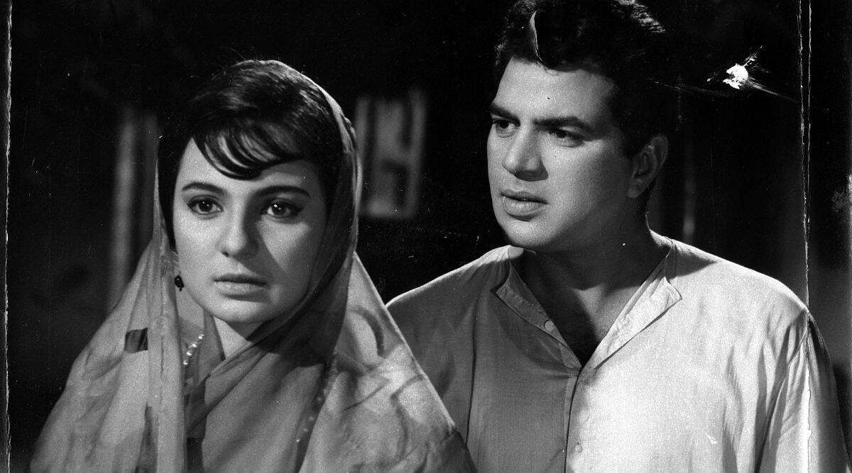 Tanuja Birthday Special: When Dharmendra Was Crossing Every Limit While  Intoxicated, Tanuja Had Given A Strong Slap - Tanuja Birthday Special: जब  नशे में हर हद पार कर रहे थे धर्मेंद्र, तनुजा