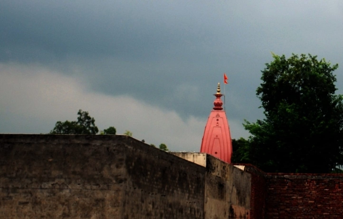 बदला मौसम, छाये बादल