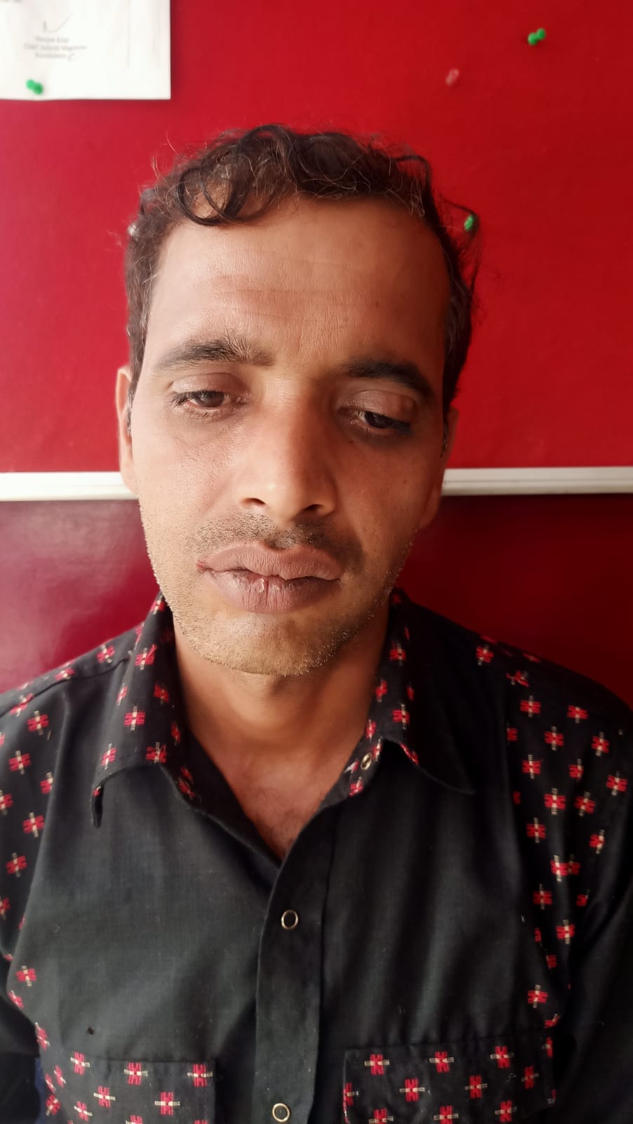 पुलिस द्वारा पकड़ा गया चरस तस्कर पुलिस द्वारा पकड़ा गया चरस तस्कर