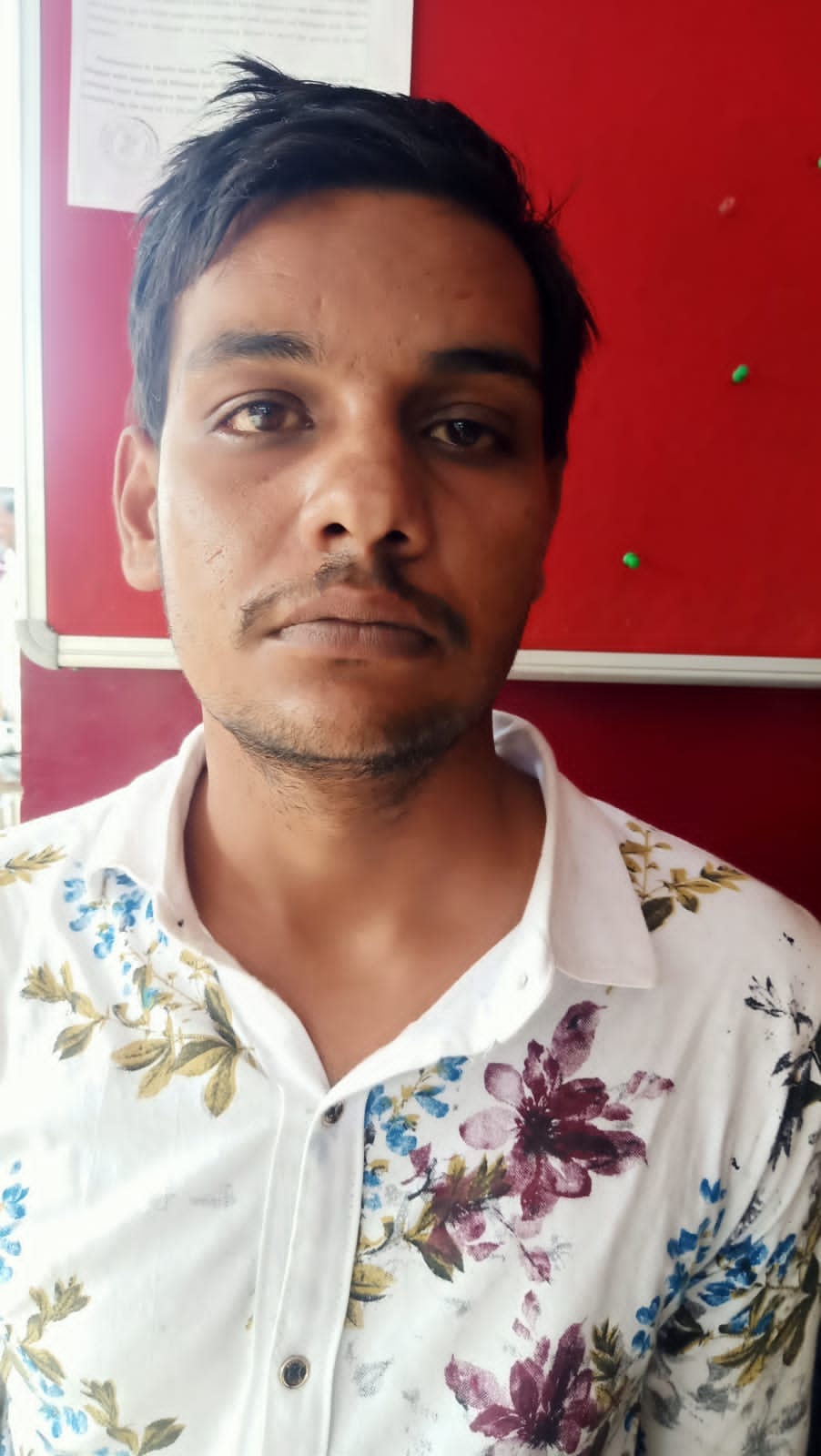 पुलिस द्वारा पकड़ा गया चरस तस्कर पुलिस द्वारा पकड़ा गया चरस तस्कर