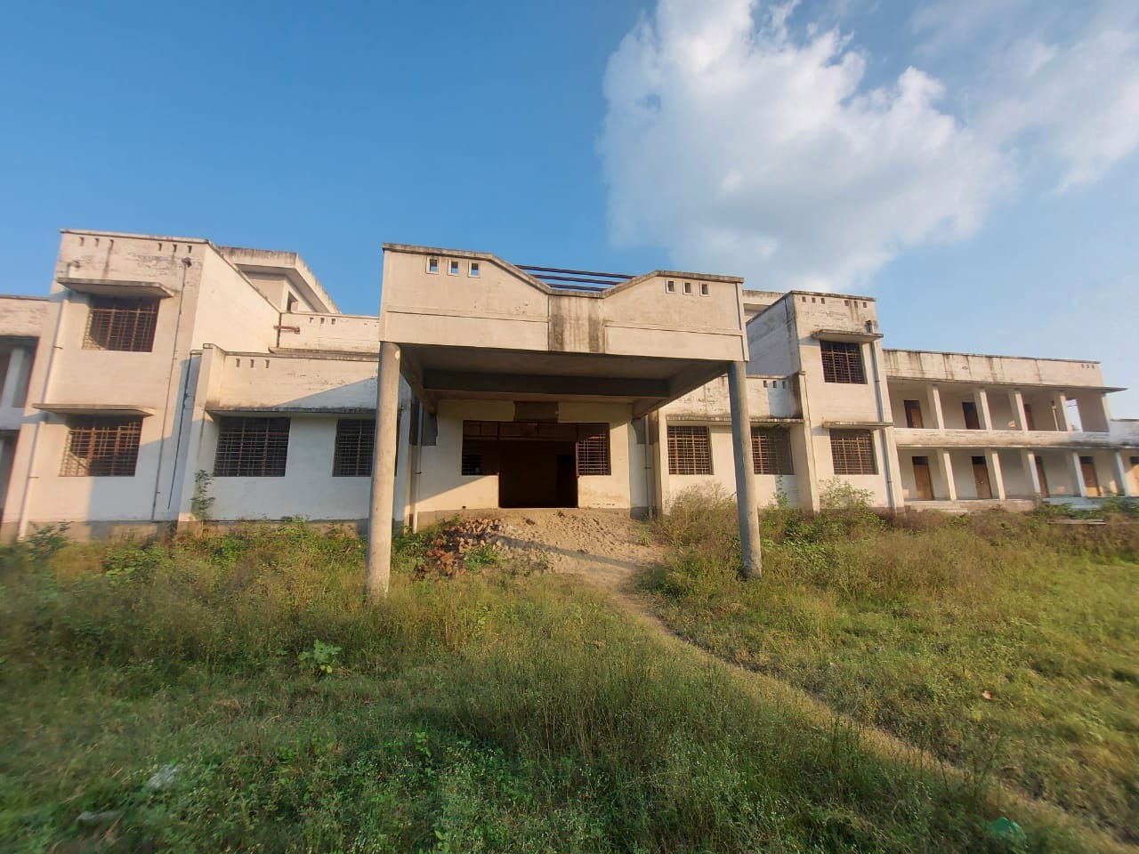 कुतुबपुर में तैयार राजकीय इंटर कॉलेज का भवन