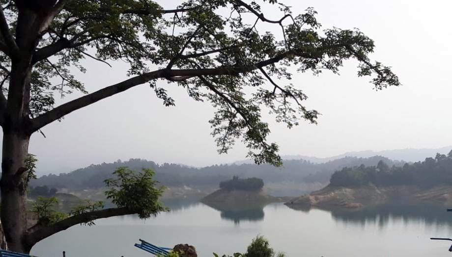 कालागढ़ में बांध का खूबसूरत जलाशय। कालागढ़ में बांध का खूबसूरत जलाशय।
