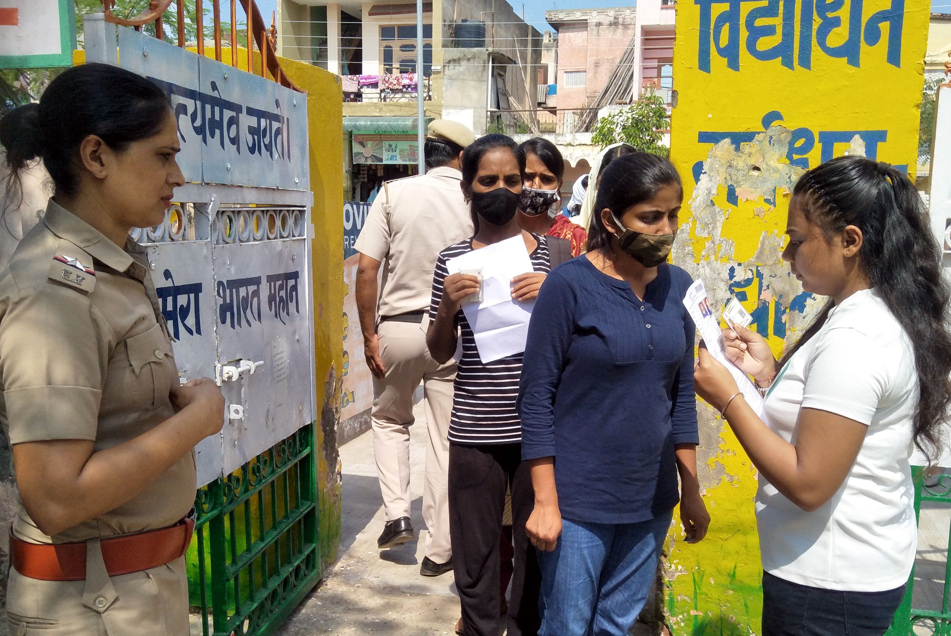 20 thousand 974 took the exam to become a sub inspector