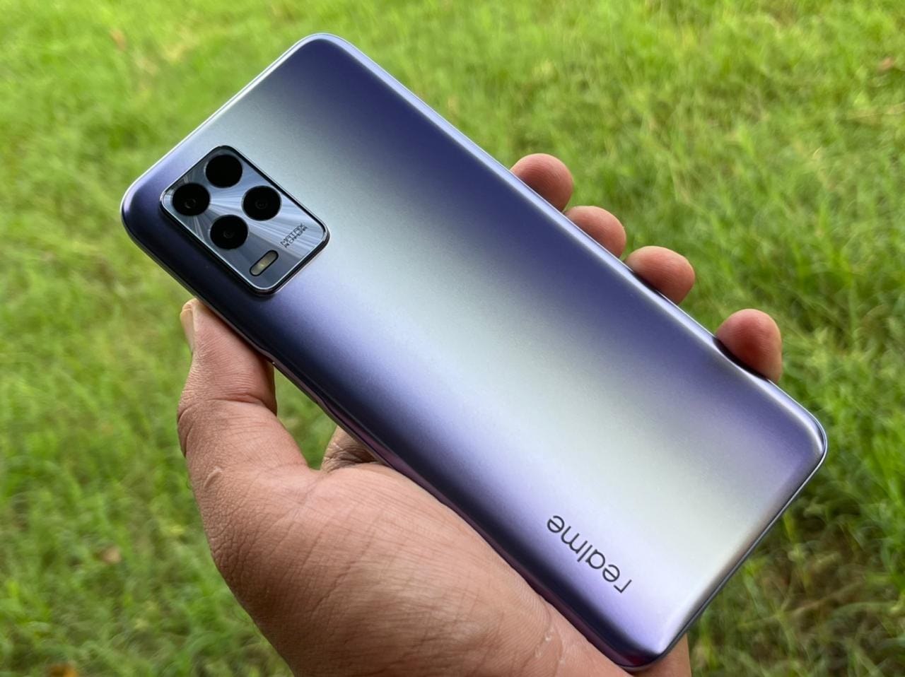 Realme 8s 5G Review: मिडरेंज में एक कंप्लीट पैकेज वाला गेमिंग स्मार्टफोन