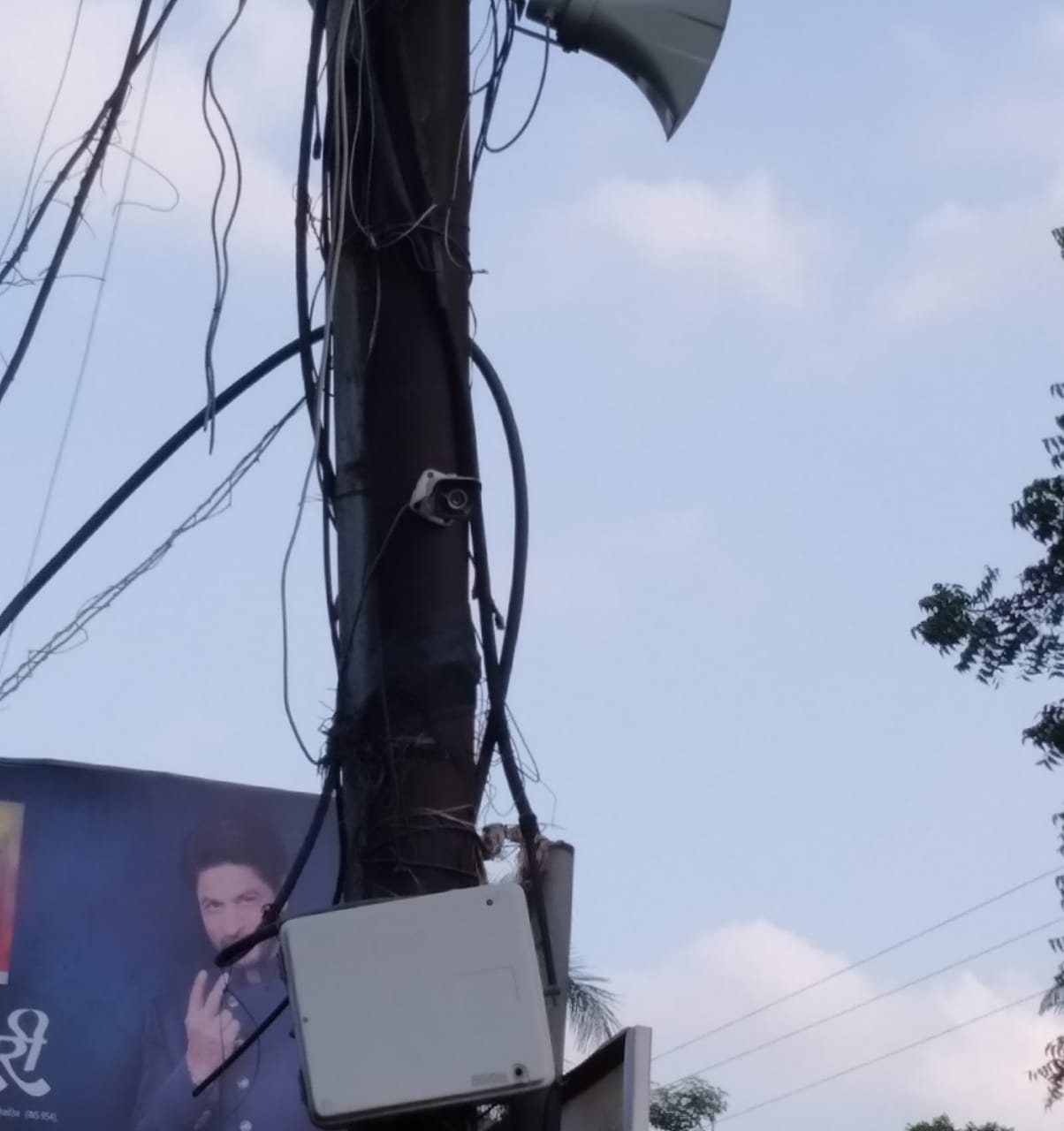 वर्णी चौराहे का कैमरा पड़ा खराव वर्णी चौराहे का कैमरा पड़ा खराव