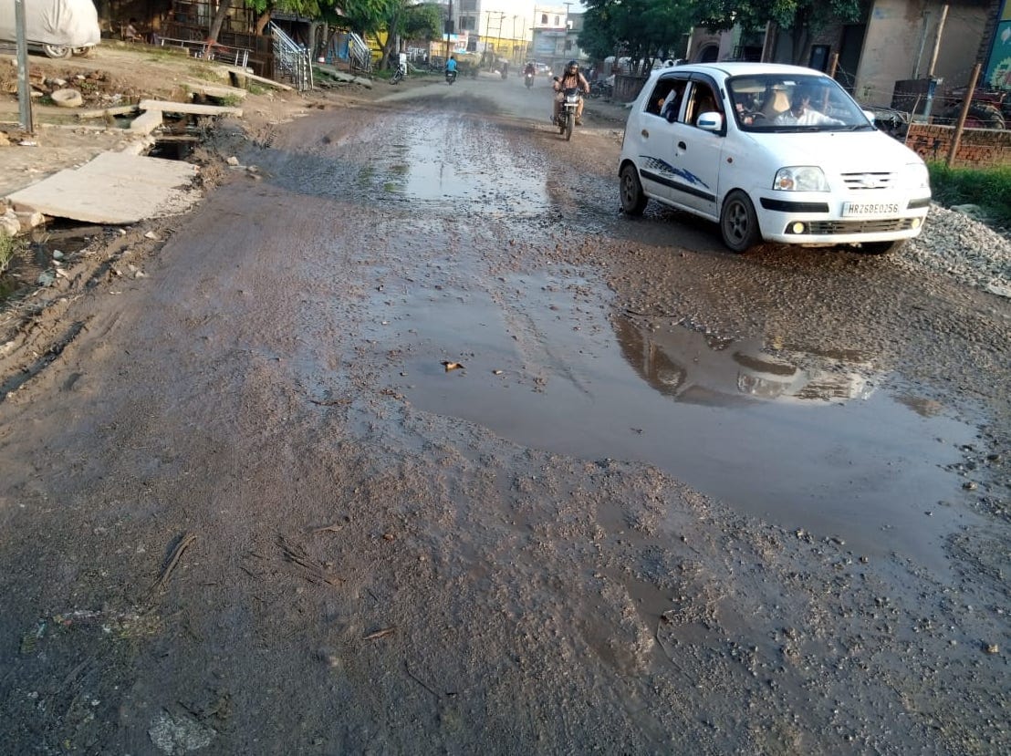 कांधला कैराना बाईपास मार्ग की खस्ताहाल सडक