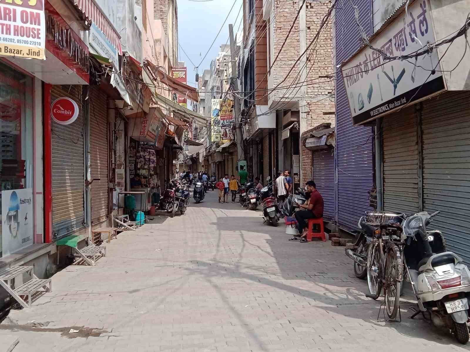 जींद का बंद मेन बाजार। जींद का बंद मेन बाजार।