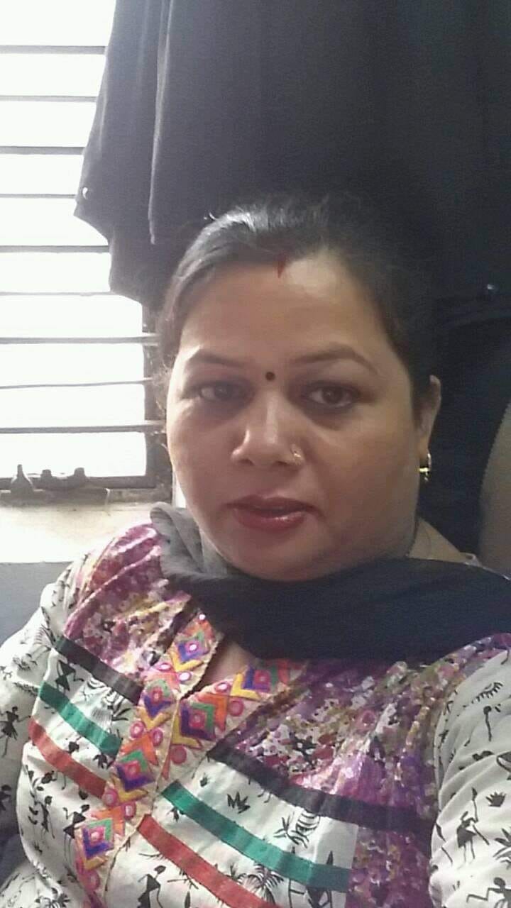 रिचा सक्सेना, एडवोकेट
