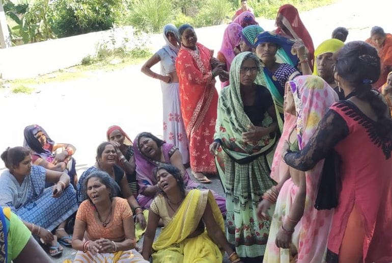कुलदीप की मौत पर रोते बिलखते परिजन। संवाद