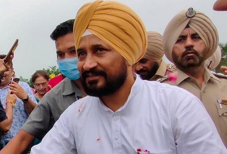 Press Conference Of Punjab Cm Charanjit Channi In Chandigarh - पंजाब सरकार का बड़ा फैसला: इन उपभोक्ताओं का सारा बिल किया माफ, कनेक्शन कटा तो बिना फीस जोड़ने का आदेश - Amar