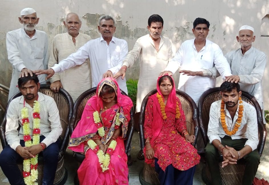 मंगलवार को शामली जिले के कांधला क्षेत्र के गांव भभीसा में हुई पंचायत में प्रेमी युगलों को आशीर्व? मंगलवार को शामली जिले के कांधला क्षेत्र के गांव भभीसा में हुई पंचायत में प्रेमी युगलों को आशीर्व?