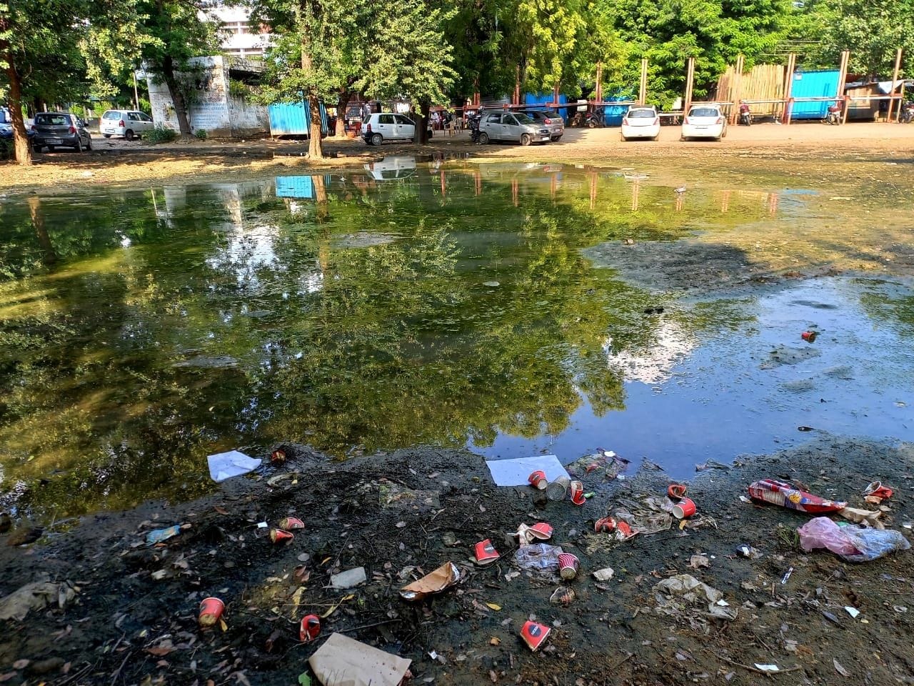 लघु सचिवालय की पार्किंग में भरा पानी और कीचड़। संवाद लघु सचिवालय की पार्किंग में भरा पानी और कीचड़। संवाद