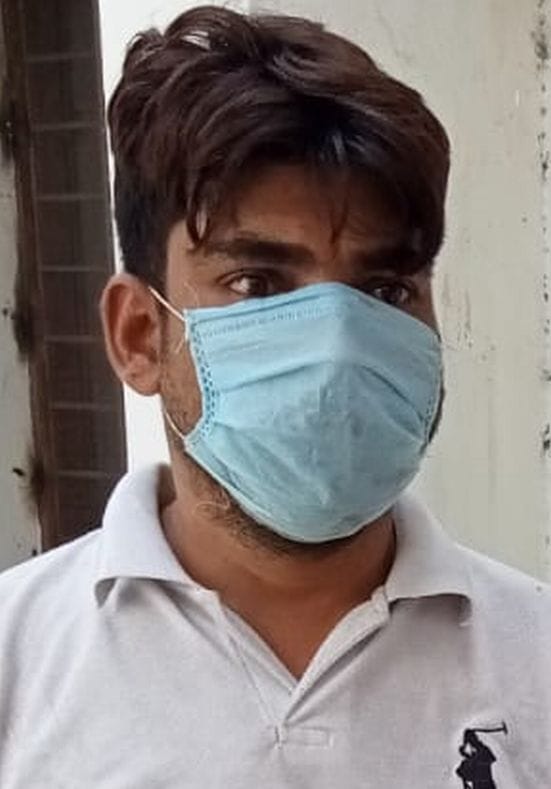 रुद्रपुर में ऑनलाइन सट्टा खिलाने का आरोपी। रुद्रपुर में ऑनलाइन सट्टा खिलाने का आरोपी।