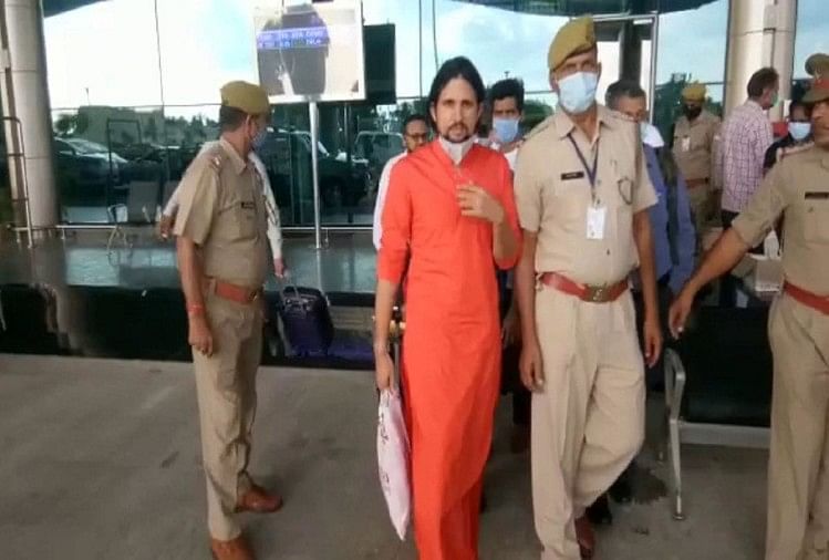 Prayagraj News : आनंद गिरि को सीबीआई हरिद्वार से प्रयागराज लेकर पहुंची।