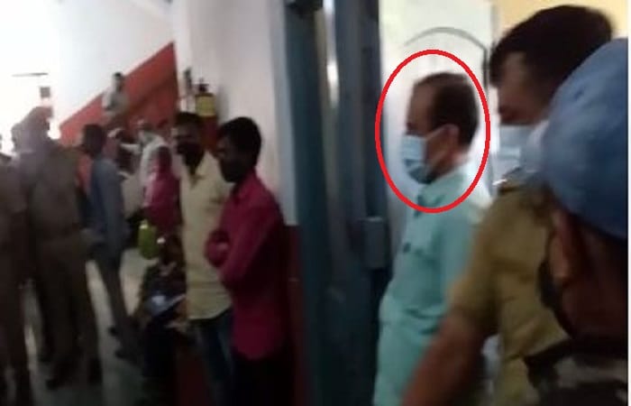 अदालत में पेशी के लिए जाता अमरेश बघेल