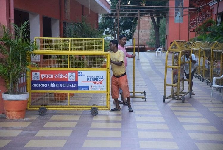 Prayagraj News : मठ बाघंबरी गद्दी।