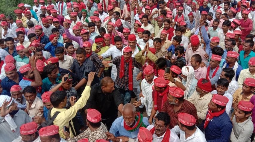 असनी पुल पर प्रदेश अध्यक्ष नरेश उत्तम का स्वागत करने के लिए जमा भीड़। संवाद असनी पुल पर प्रदेश अध्यक्ष नरेश उत्तम का स्वागत करने के लिए जमा भीड़। संवाद
