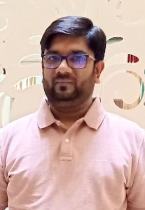 - डाक टिकट संग्रह करने वाले रोबिन अग्रवाल