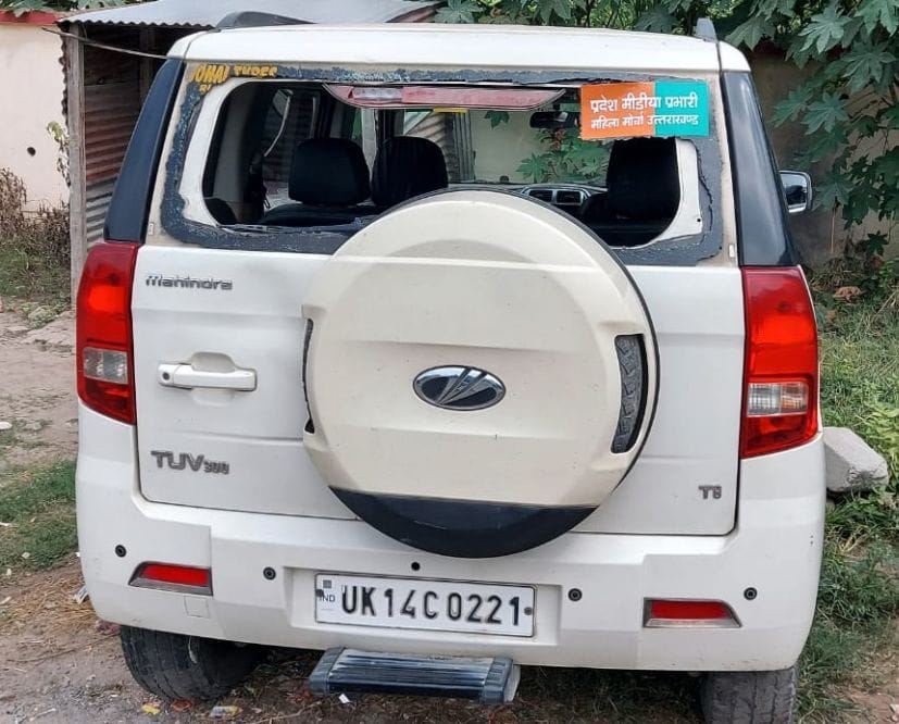 रुद्रपुर में भाजपा महिला मोर्चा की मीडिया प्रभारी की कार के टूटे शीशे। रुद्रपुर में भाजपा महिला मोर्चा की मीडिया प्रभारी की कार के टूटे शीशे।