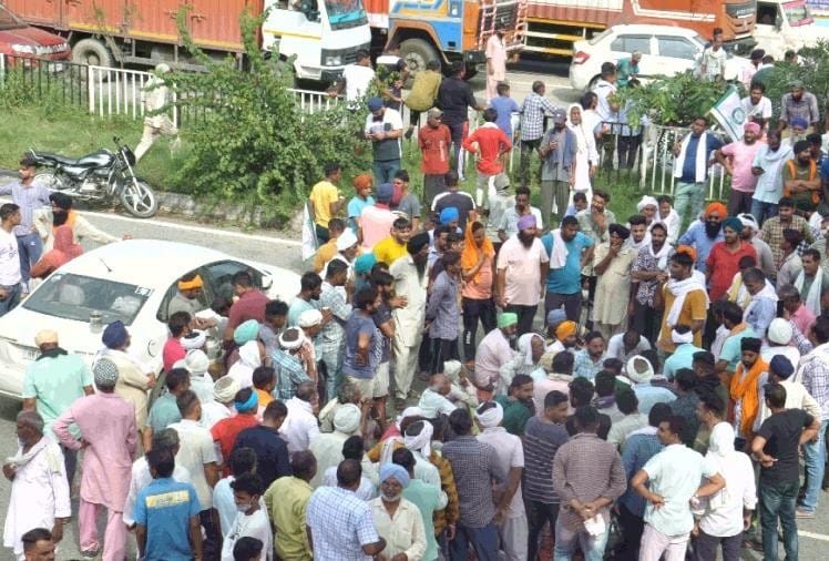 धान खरीद: ज्यादा नमी बन रही बाधा, किसानों ने कुरुक्षेत्र-कैथल में लगाया जाम, कई जगह हंगामा