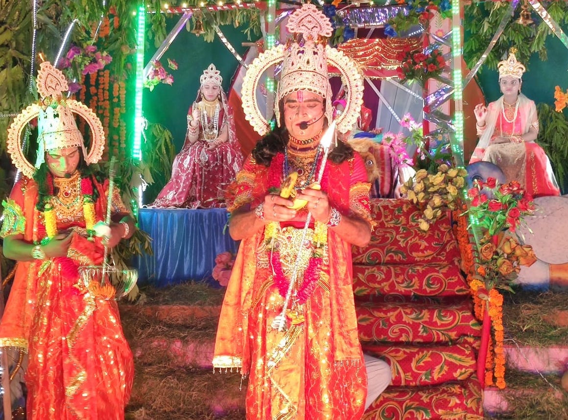 कैराना में रामलीला का मंचन करते कलाकार