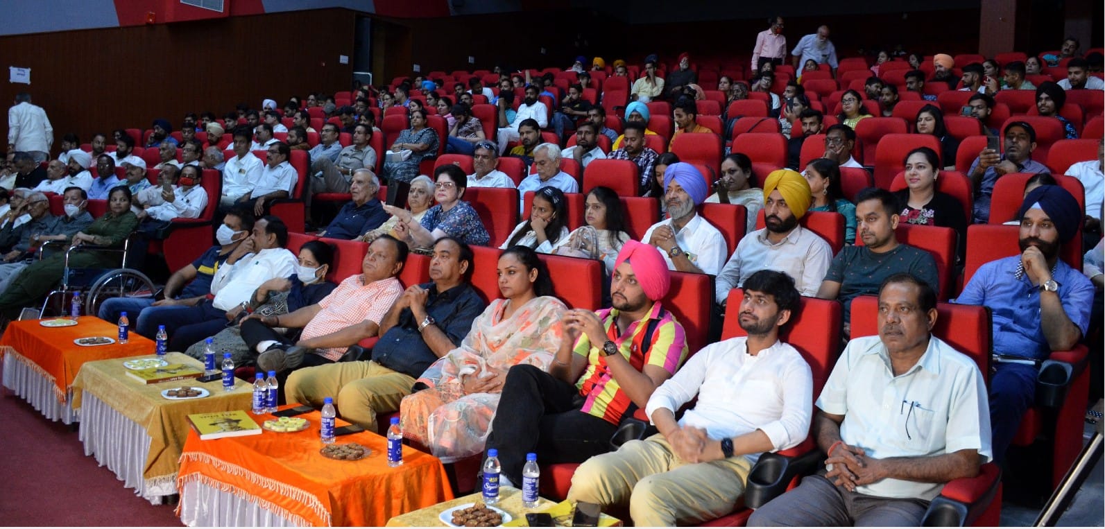 The audience danced to the songs of Mehtab Virk, the pandal resonated with applause
