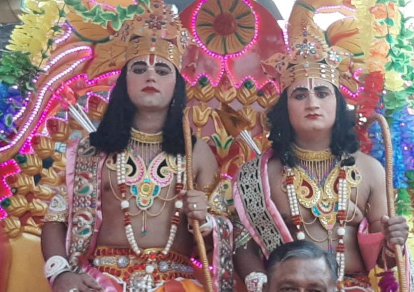 बेहट में निकाली गई श्रीराम बारात में भगवान श्री राम और लक्ष्मण की झांकी