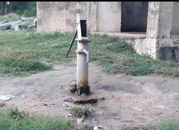 खराब हैंडपंप खराब हैंडपंप