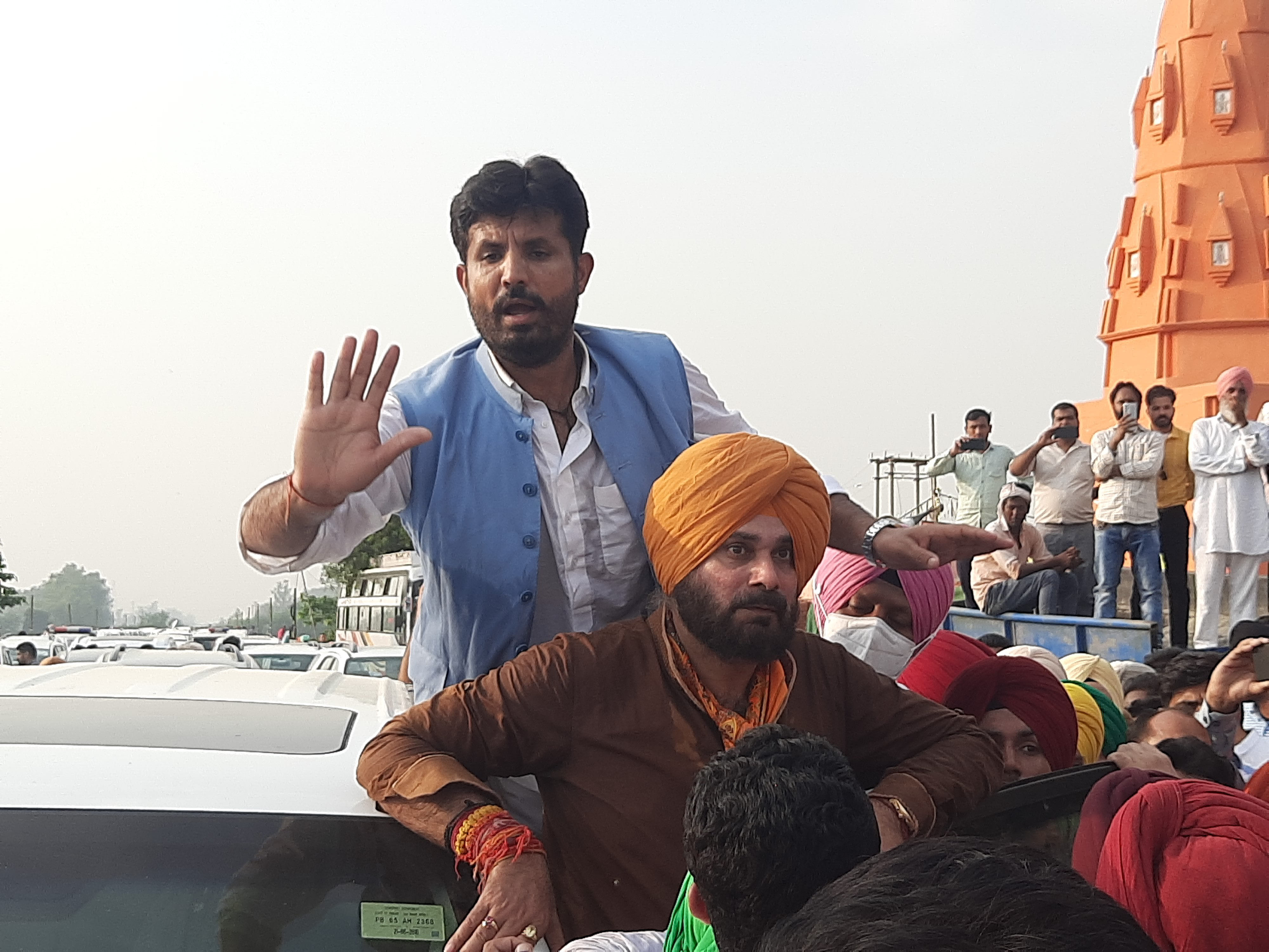 नवजोत सिंह सिद्घू को लखीमपुर खीरी जाने के दौरान सहारनपुर के शांहजंहापुर से बोर्डर पुहंचे नवजोत ?