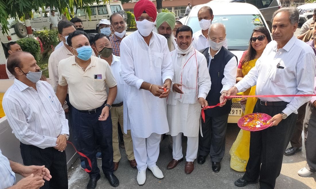 पंतनगर में किसान मेले का उद्घाटन करते अतिथि रवि किरण सैनी, राजपाल और कुलपति। पंतनगर में किसान मेले का उद्घाटन करते अतिथि रवि किरण सैनी, राजपाल और कुलपति।