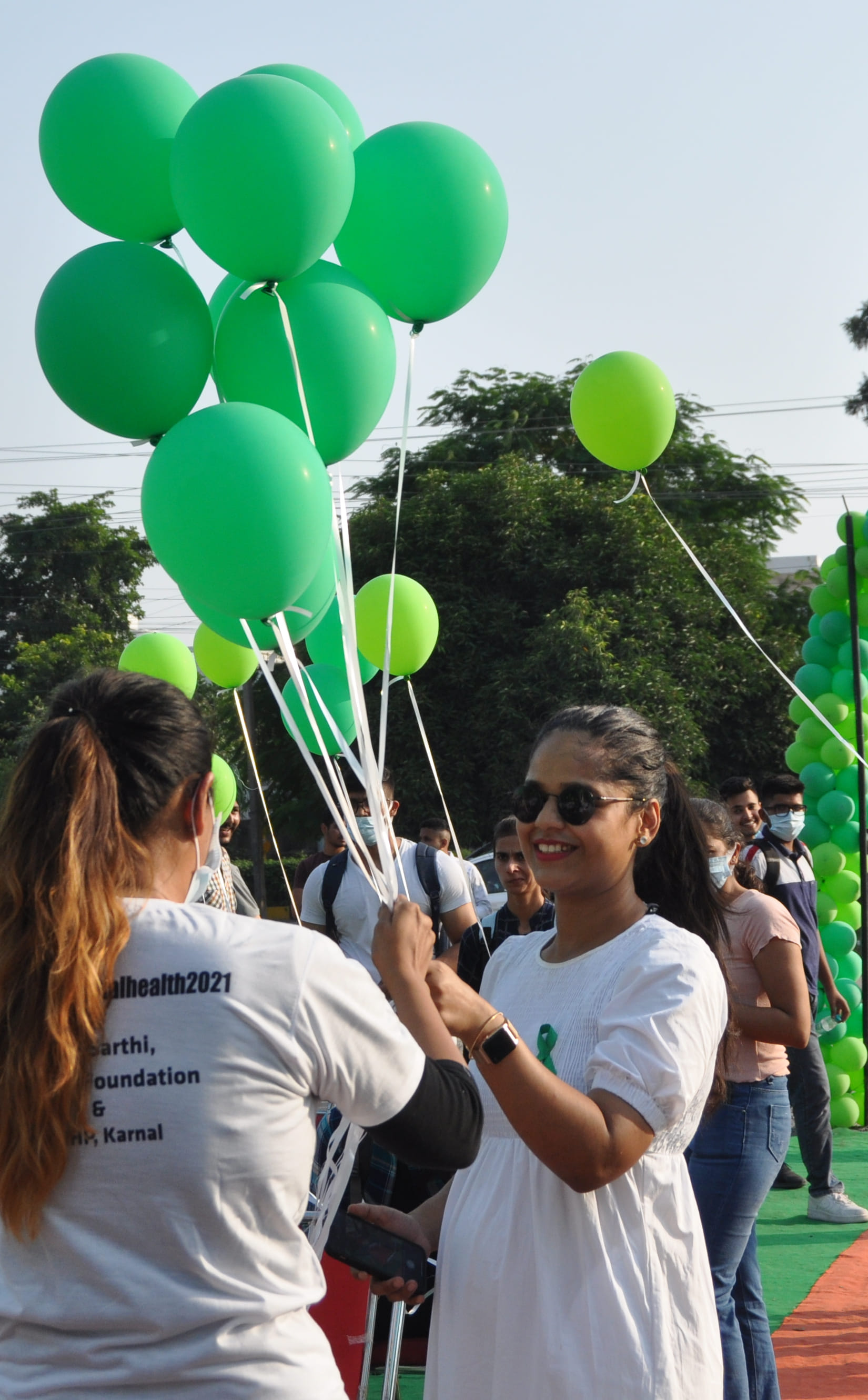 सिस्टर्स की खुशी........ सेक्टर 12 में विश्व मानसिक स्वास्थ्य दिवस की पूर्व संध्या पर पैदल मार्च का आयो