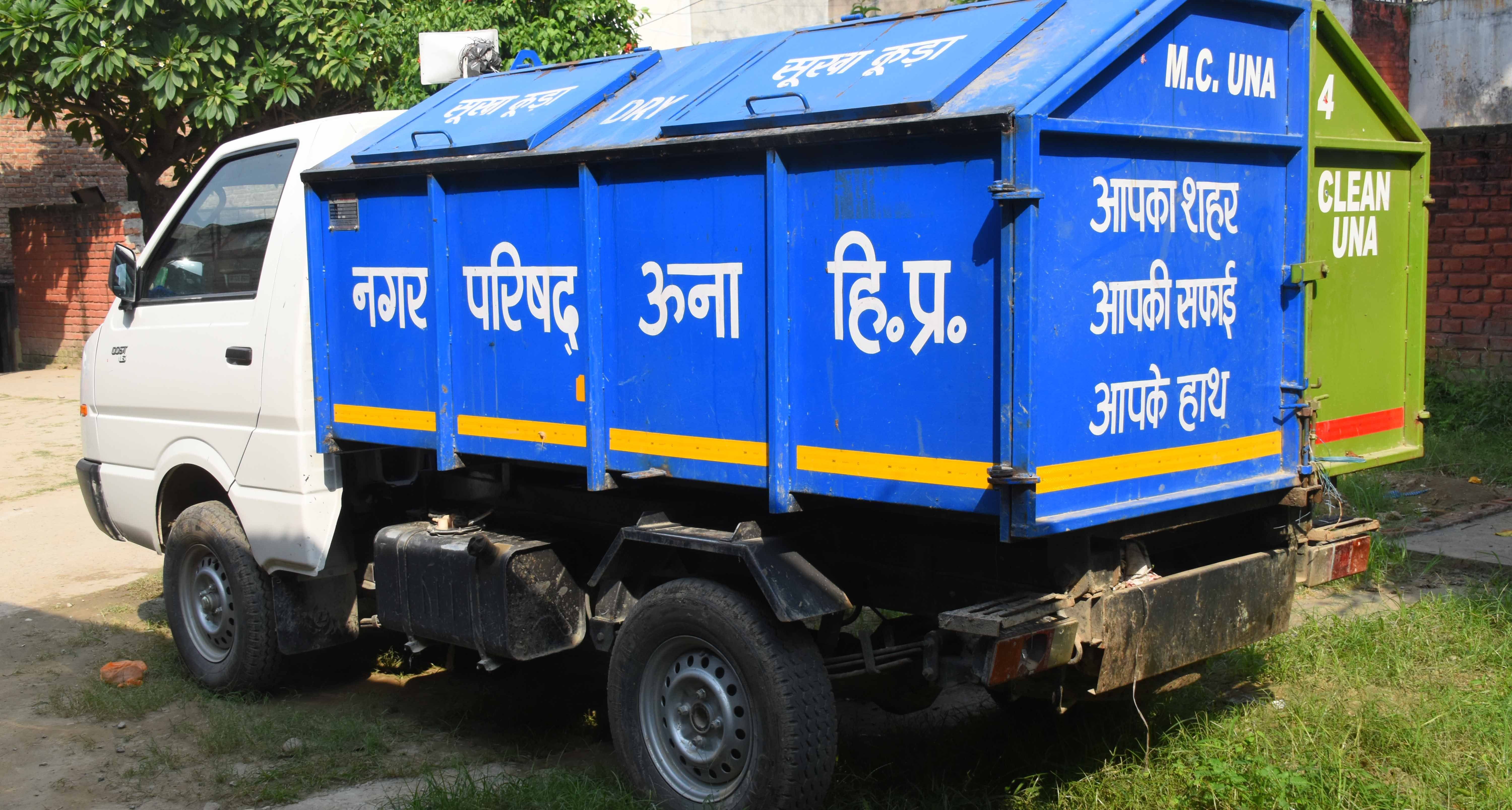 नगर परिषद ऊना के बिना नंबर प्लेट के कूड़ा उठाने वाले वाहन। नगर परिषद ऊना के बिना नंबर प्लेट के कूड़ा उठाने वाले वाहन।