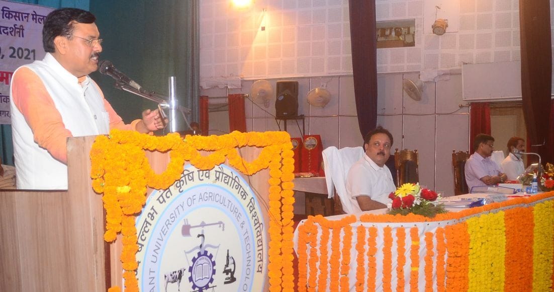 पंतनगर में समापन समारोह में किसानों को संबोधित करते किच्छा विधायक राजेश शुक्ला।