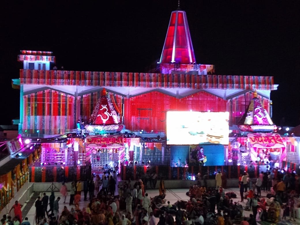 15 भवन में की गई सजावट का चित्र 16 धर्मनगरी का रात का दृश्य 17 अर्दकुवारी में यात्री आराम करते हुए 15 भवन में की गई सजावट का चित्र 16 धर्मनगरी का रात का दृश्य 17 अर्दकुवारी में यात्री आराम करते हुए