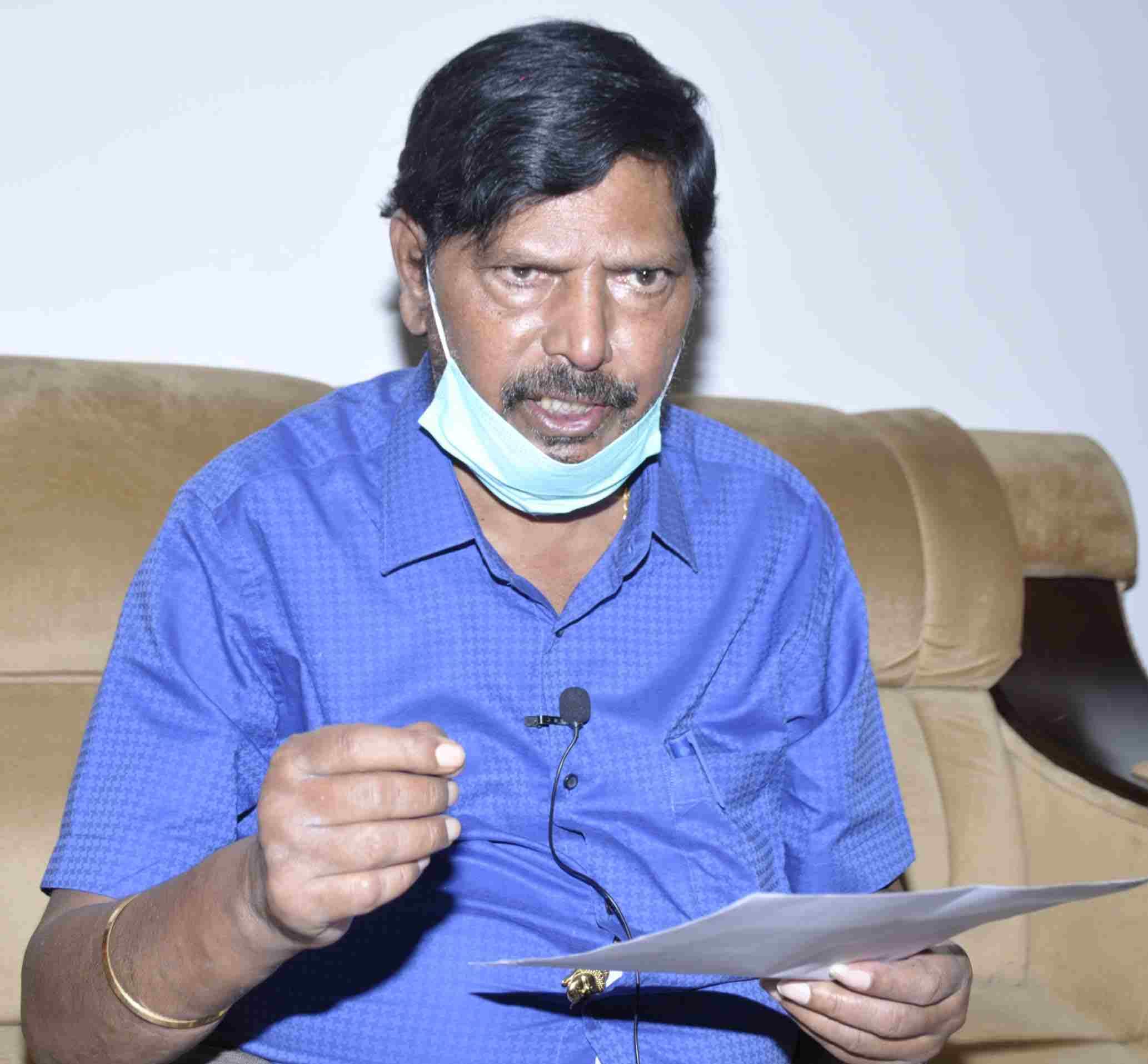प्रेस कांफ्रेंस को संबोंधित करते केंद्रीय सामाजिक न्याय एवं अधिकारिता राज्य मंत्री रामदास अठा?