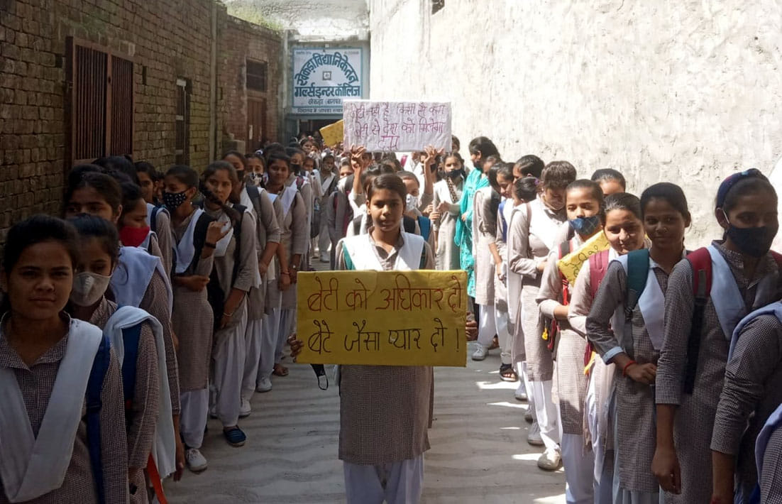 बालिका दिवस पर खेकड़ा मे जागरूकता रैली निकालती विधा निकेतन गर्ल्स इंटर कालेज की छात्राए बालिका दिवस पर खेकड़ा मे जागरूकता रैली निकालती विधा निकेतन गर्ल्स इंटर कालेज की छात्राए