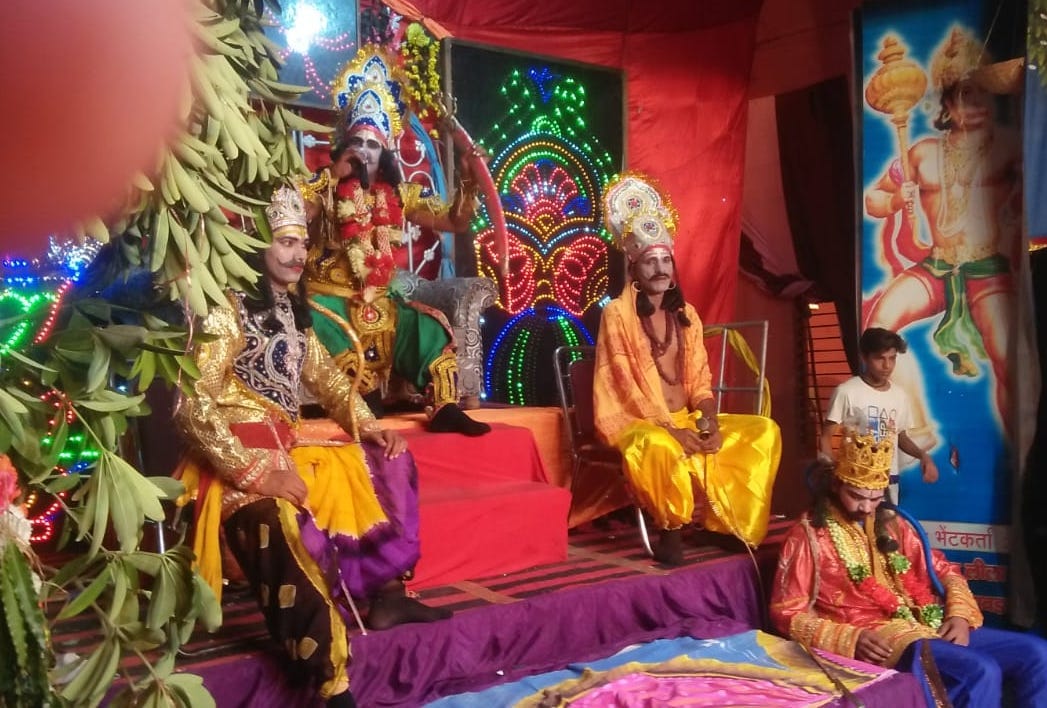 जलालाबाद में रामलीला का मंचन करते कलाकार जलालाबाद में रामलीला का मंचन करते कलाकार