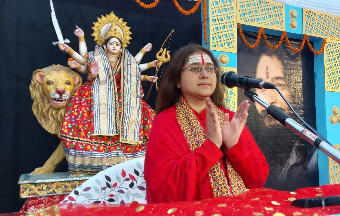 15,16 प्रभात फेरी में नाचते यात्री व अन्य 17,18 रधुनाथ मंदिर में कथा सुनाते सादवी व कथा सुनती महिलाएं 19,20 ?