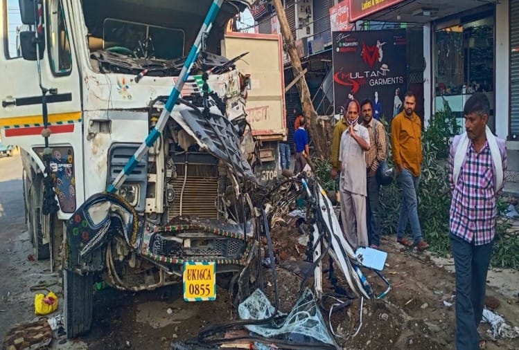 कंटेनर और डंपर में भीषण टक्कर