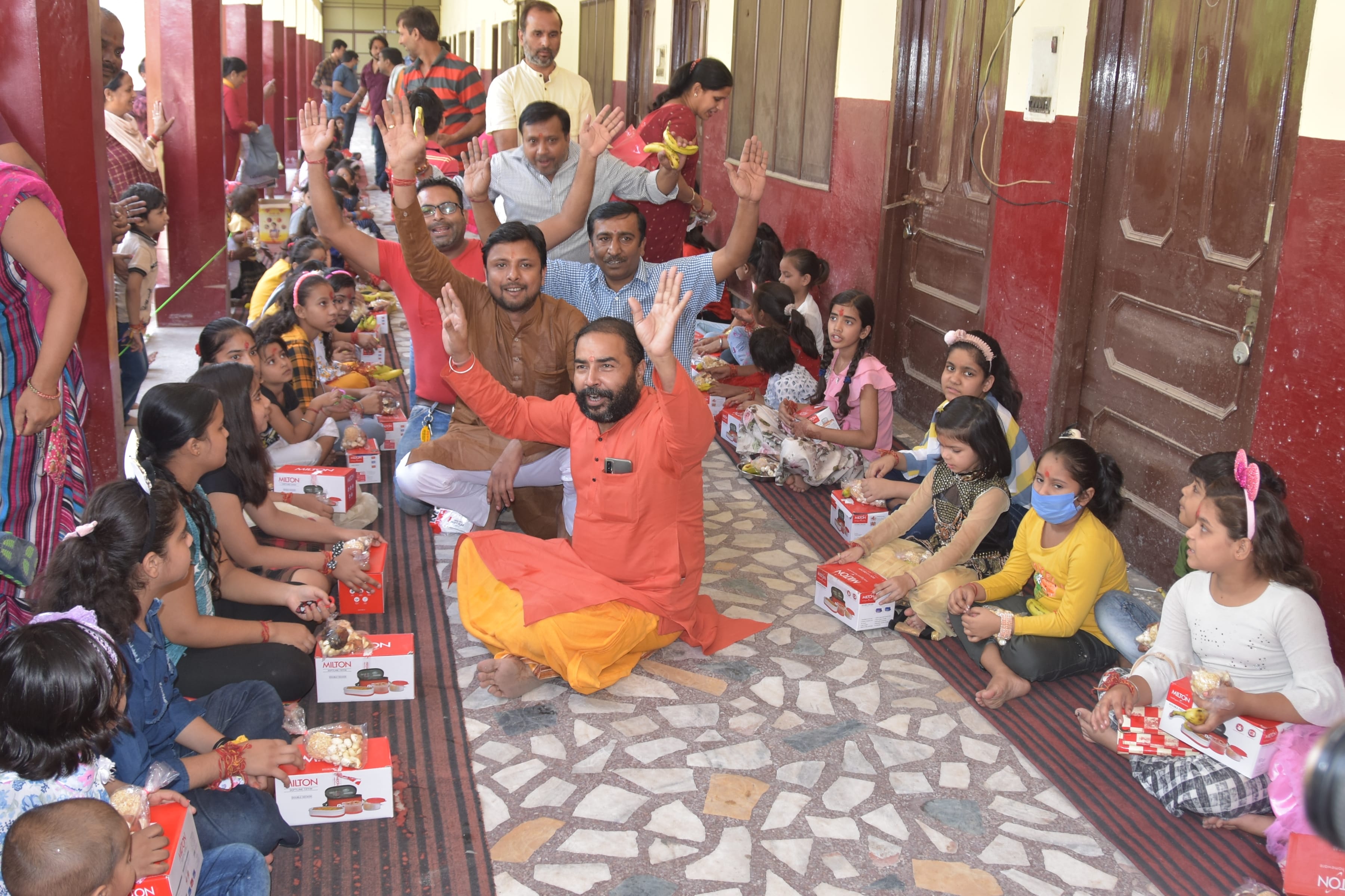 अष्टमी पर भूतेश्वर मन्दिर में 151कन्याओं का पूजन कर जिमाते श्रद्घालु