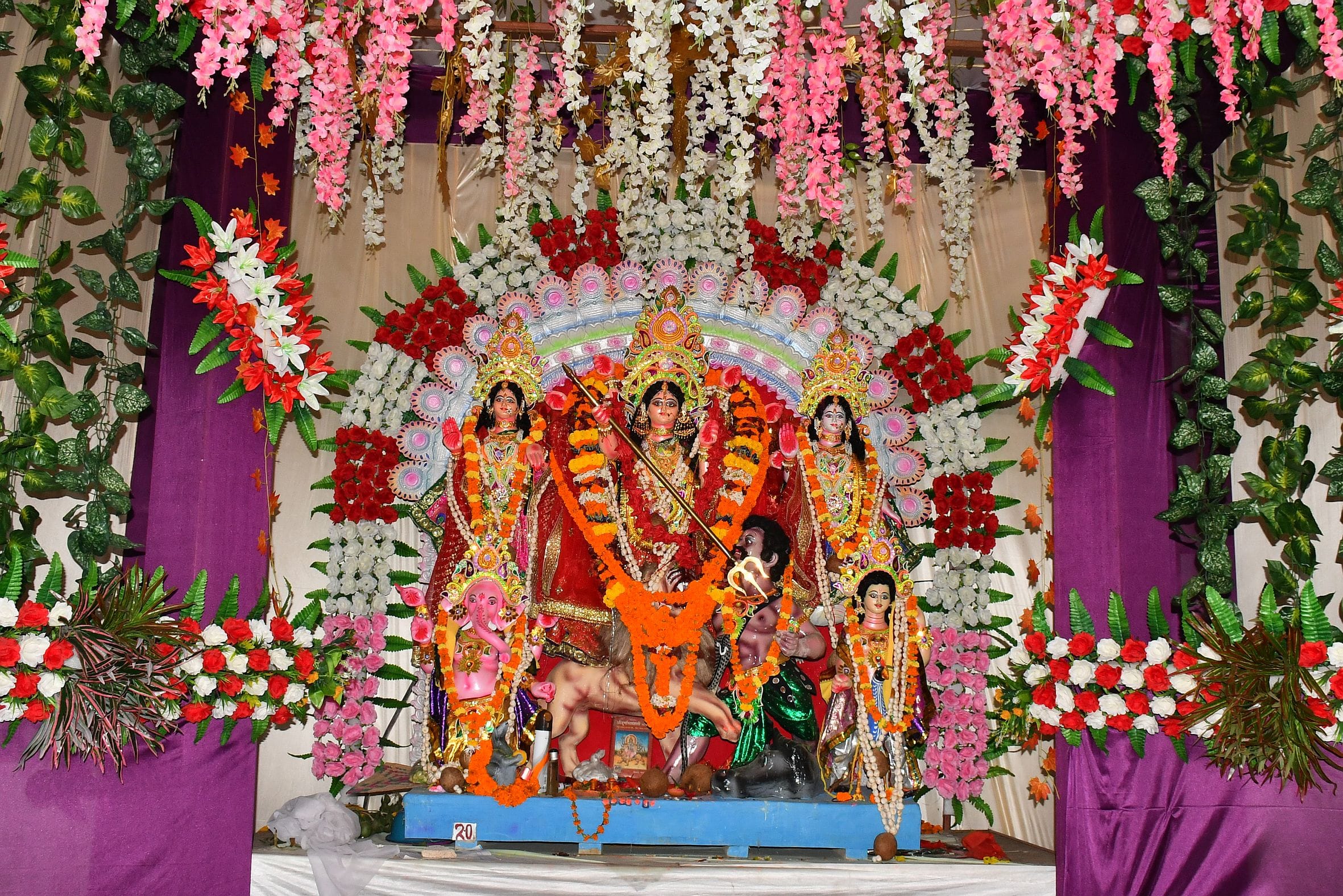 श्री बड़ी दुर्गा पूजा समिति ठठेरी बाजार: स्थापना- 1959  अध्यक्ष- सुनील सोनी।