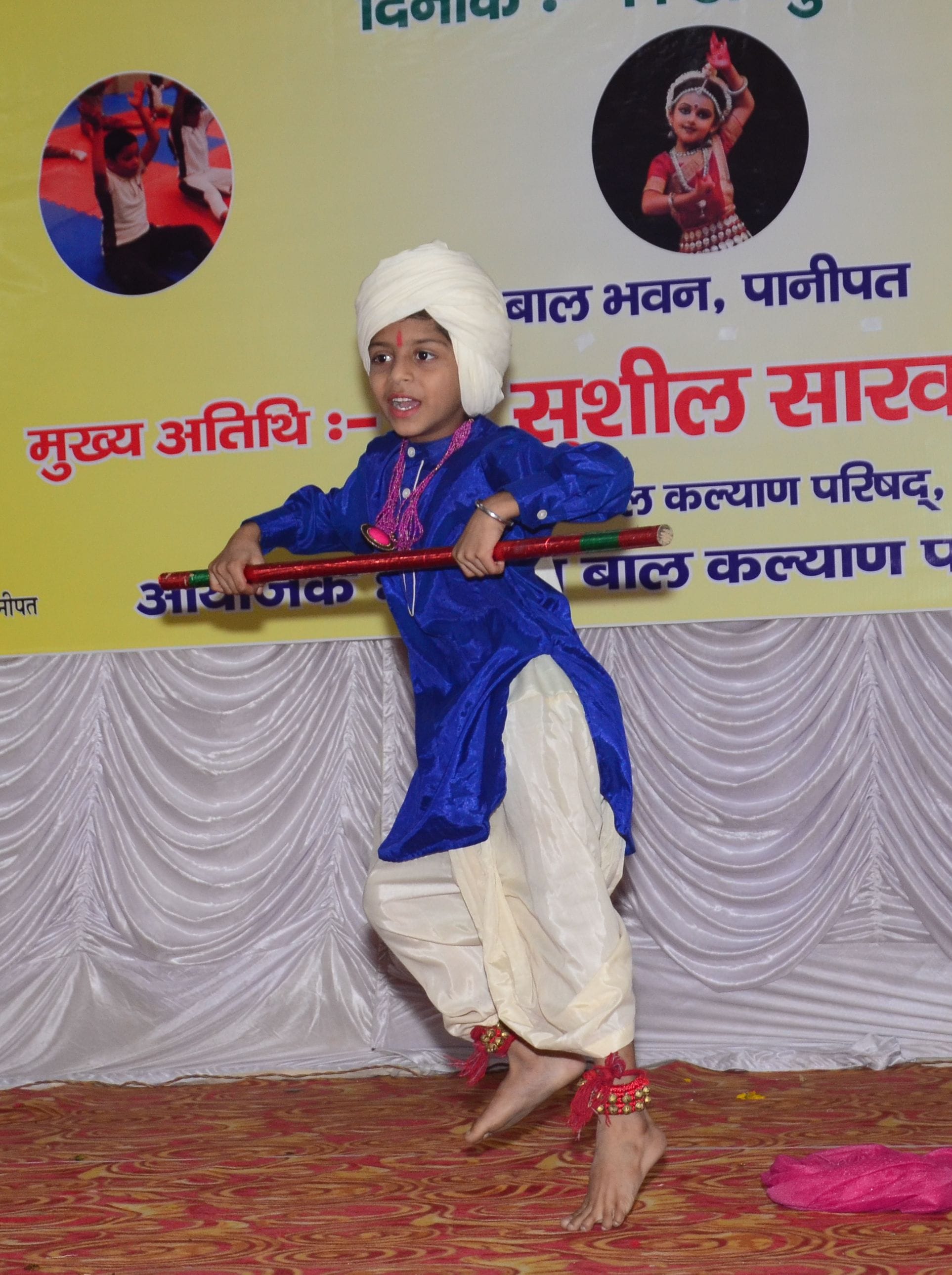 पानीपत। बाल भवन में आयोजित सोलो डांस प्रतियोगता के दौरान प्रस्तुती देती हुआ छात्र पूरव। पानीपत। बाल भवन में आयोजित सोलो डांस प्रतियोगता के दौरान प्रस्तुती देती हुआ छात्र पूरव।